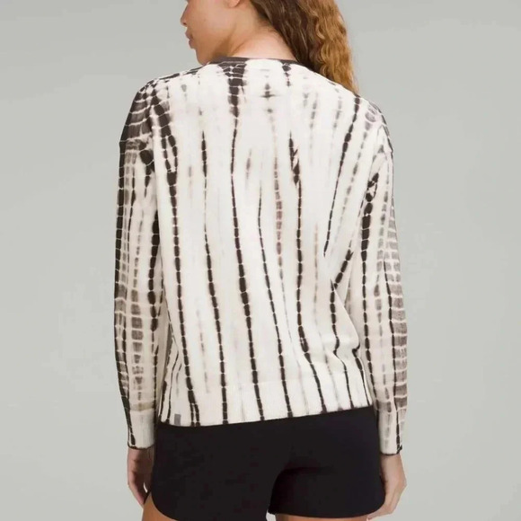 Lululemon, Crewneck Linear Tie Dye Grey Multi Pullover Sweater, Size 8 - Picture 3 of 13